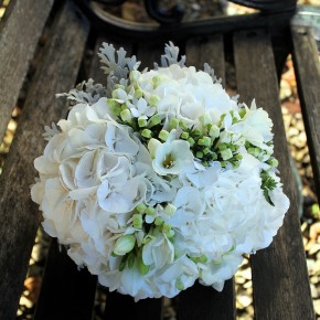 all white bouquet, bridal flowers