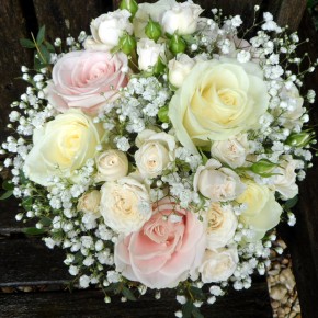 cream and blush bouquet