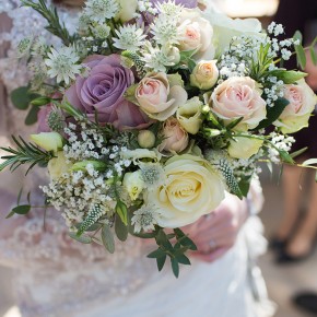 bride and bouquets, buckinghamshire