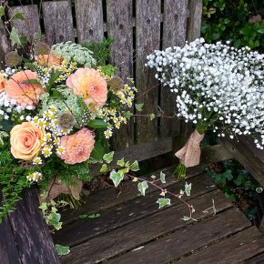 vibrant peach, wedding bouquets