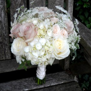 blush and cream wedding brides bouquet