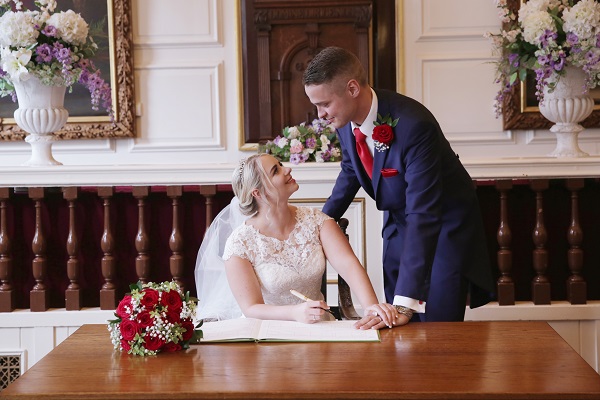 Red Rose Wedding at the Sir Christopher Wren Hotel